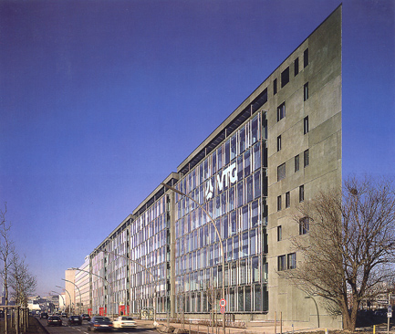 office und housing vtg center hamburg, needle of the office building